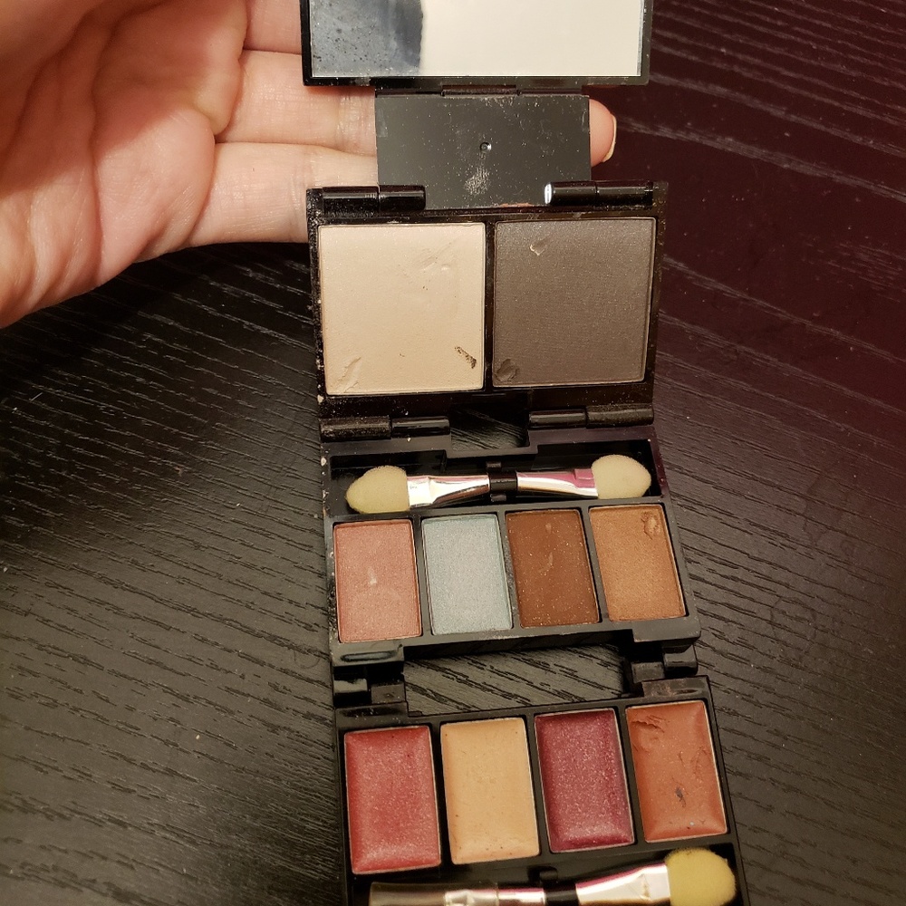 Me cosmetics eyeshadow lipstick pallet
